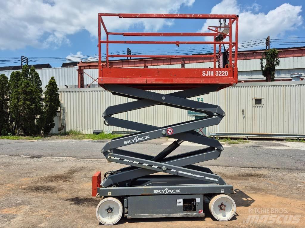 SkyJack SJ 3220 Ножични работни платформи