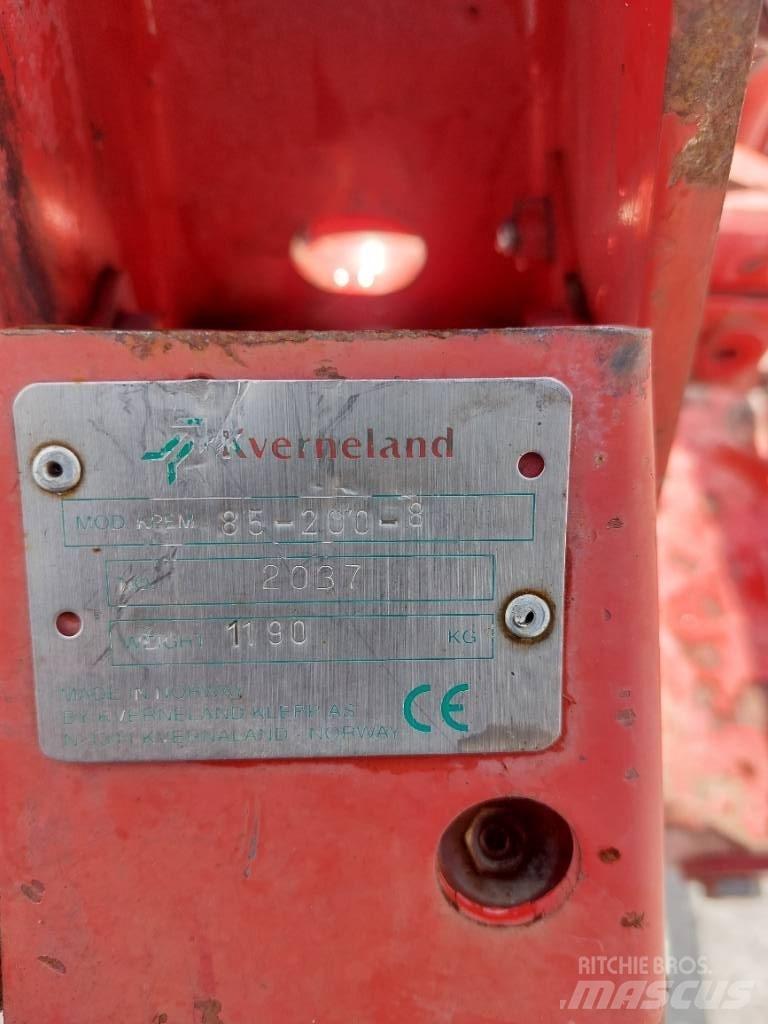 Kverneland EM 85 4 Реверсивни плугове