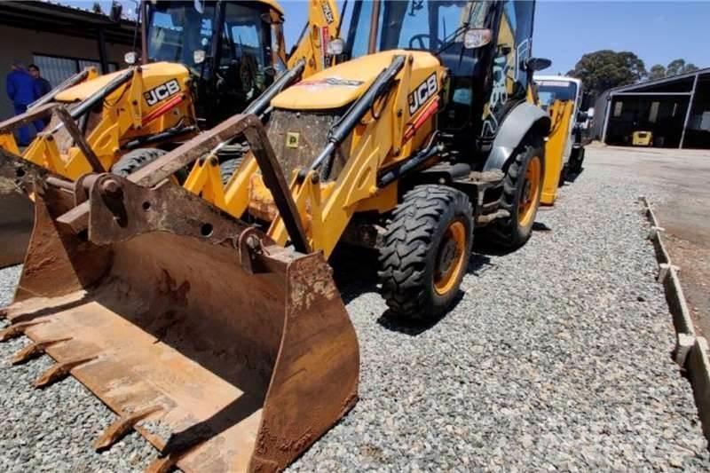 JCB 3CX 4X4 Товарач със заден ексватор