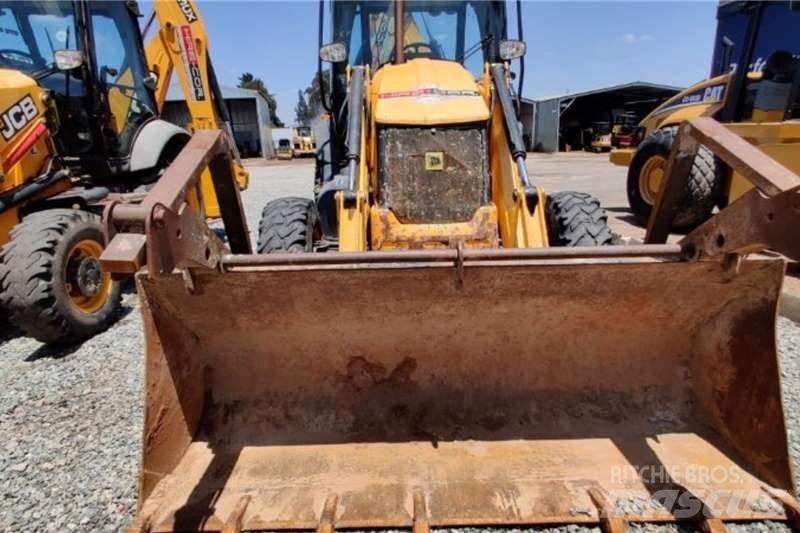 JCB 3CX 4X4 Товарач със заден ексватор