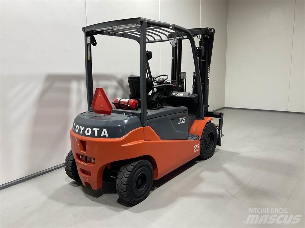 Toyota 8FBMT45 Електрически вилични кари-повдигачи