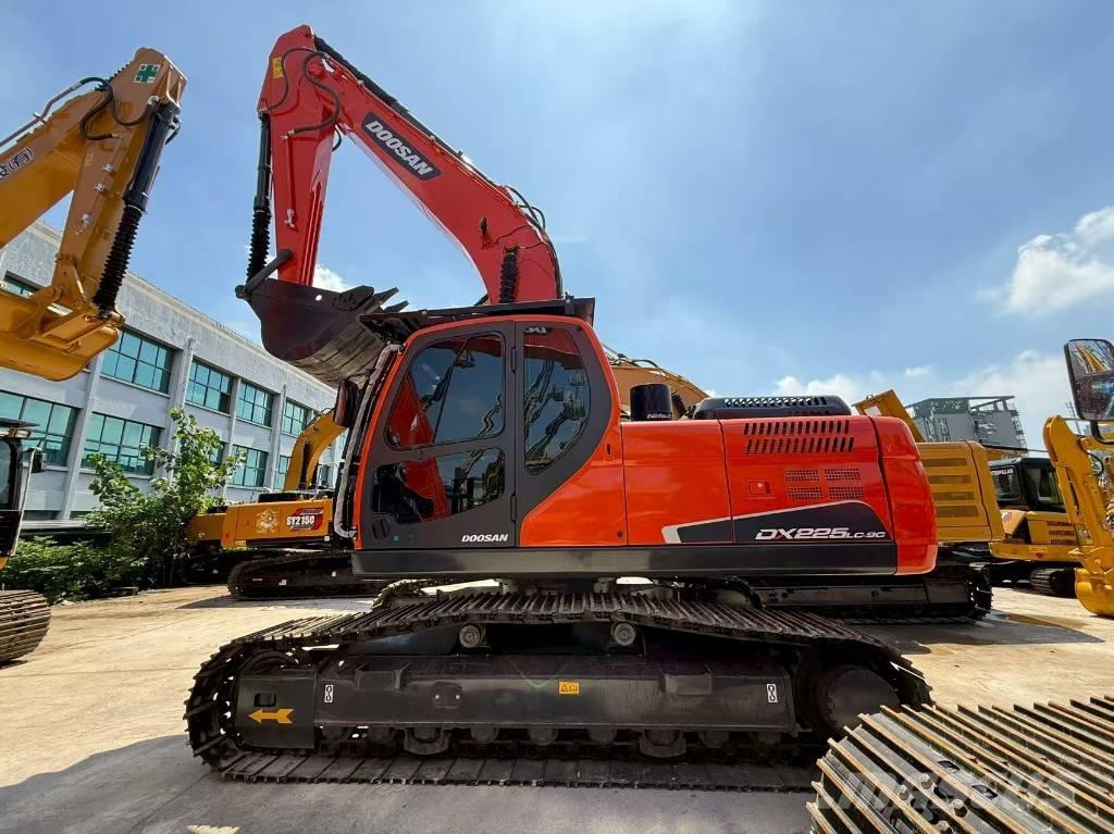 Doosan DX 225 Верижен екскаватор
