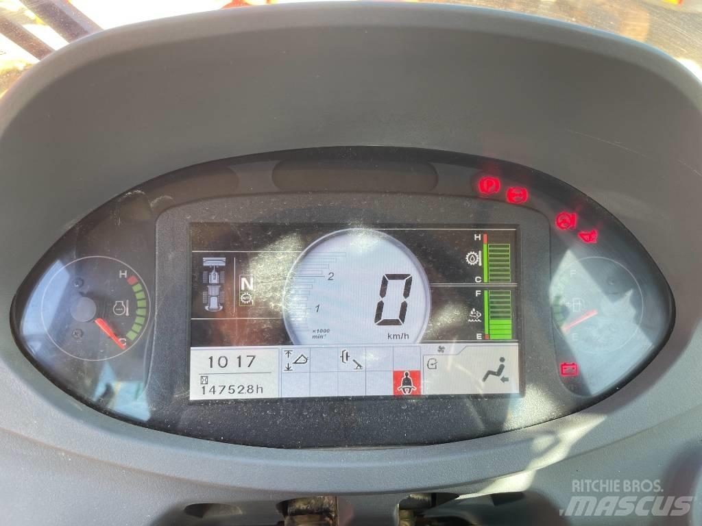 Hitachi ZW 370 Колесни товарачи