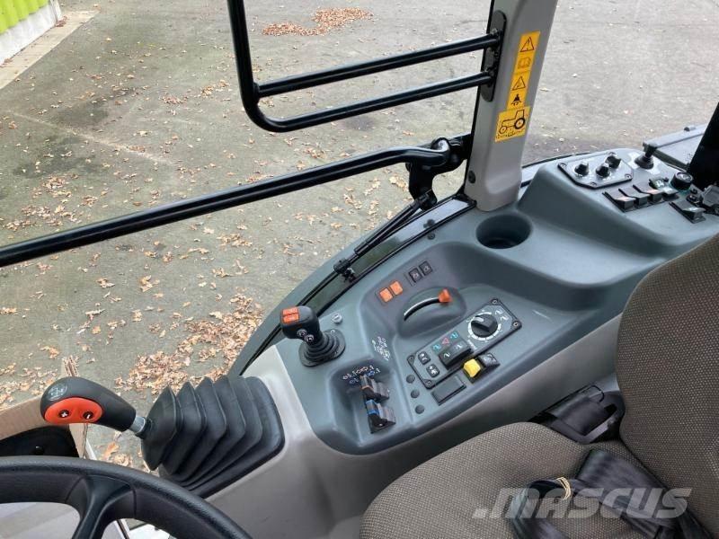 CLAAS NEXOS 260 L Трактори