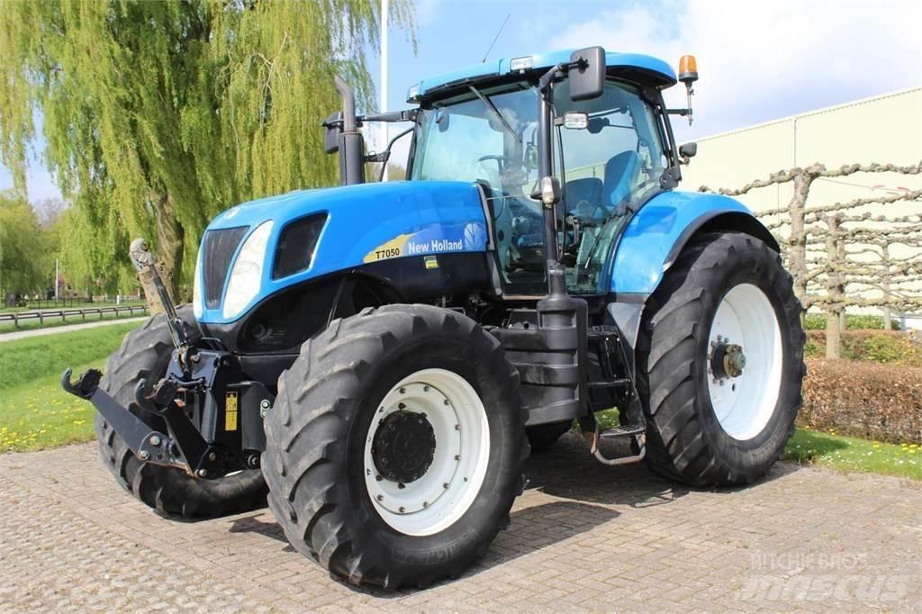New Holland T7050 Трактори