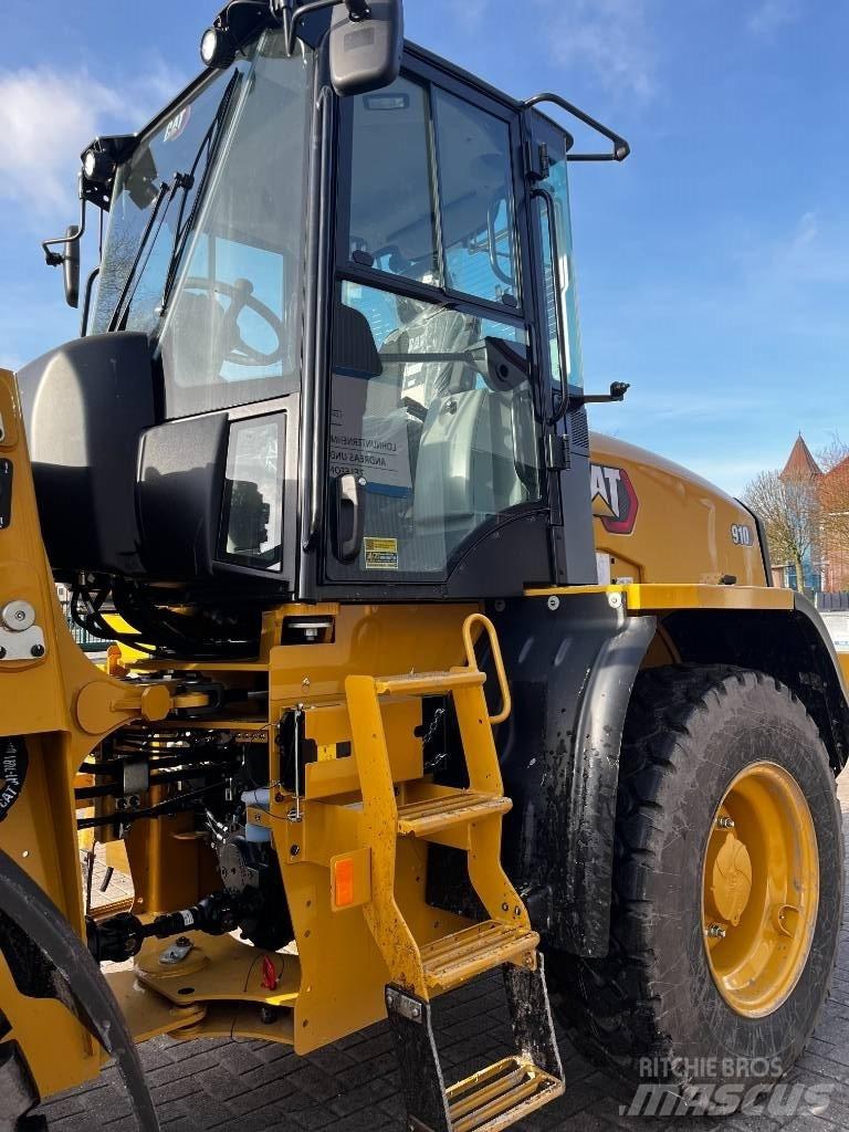 CAT 910 Колесни товарачи