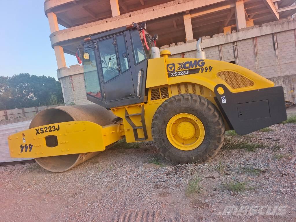 XCMG XS 223J Еднобарабанни ролки
