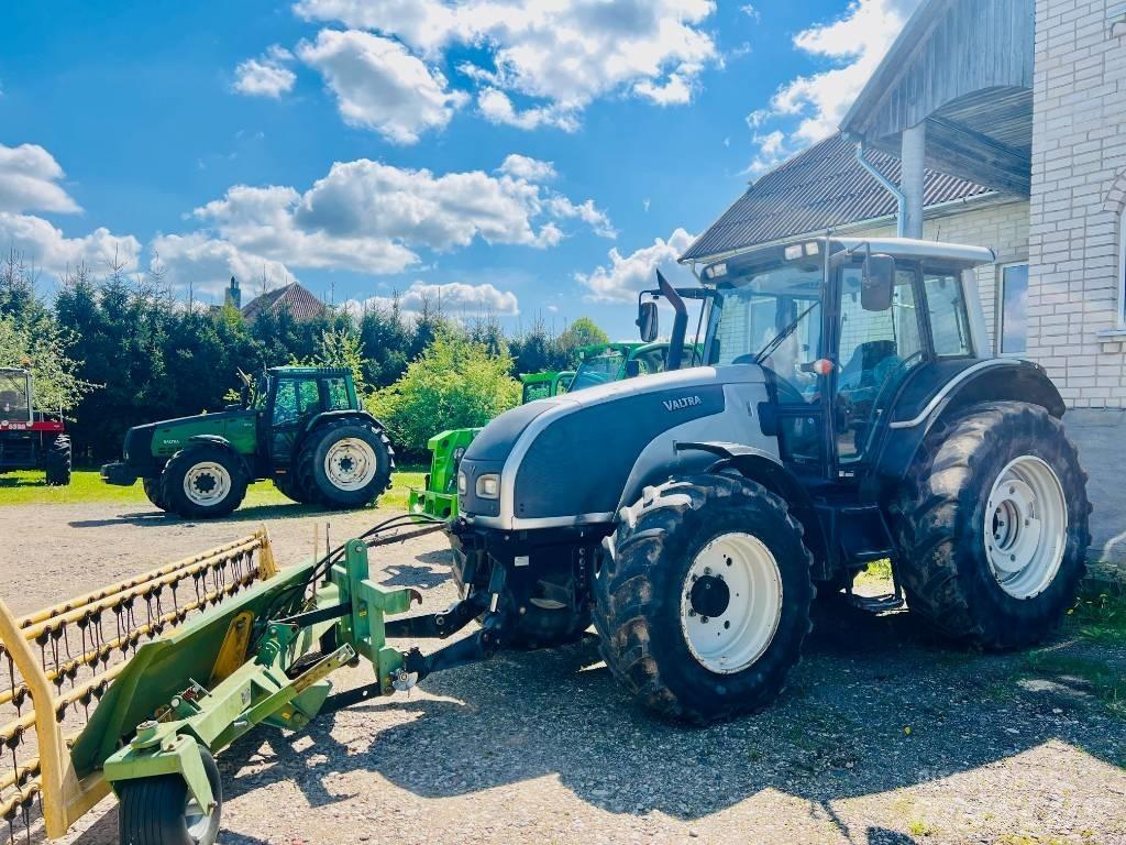 Valtra T 121 Трактори
