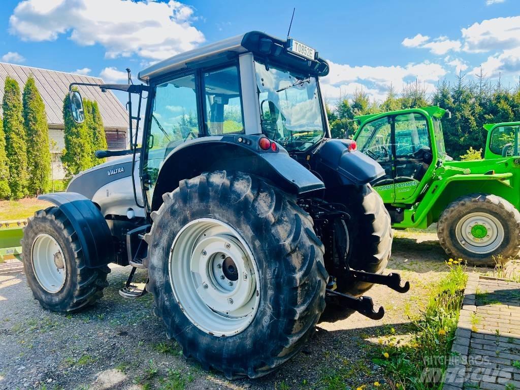 Valtra T 121 Трактори