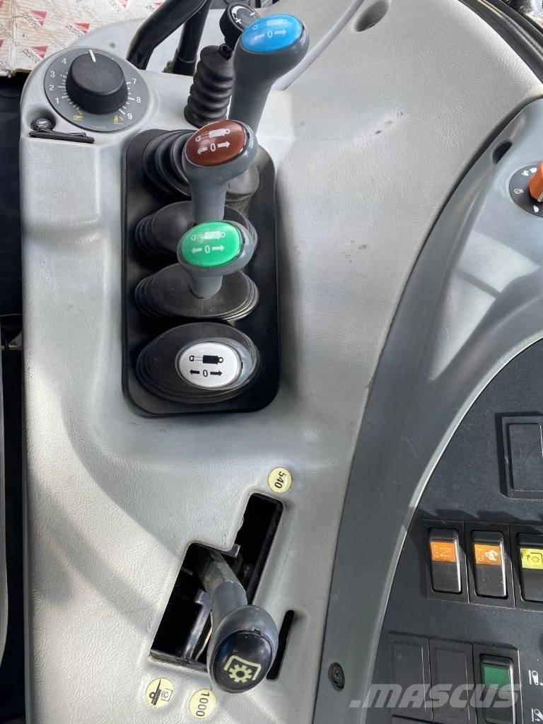 Valtra T 121 HT Трактори