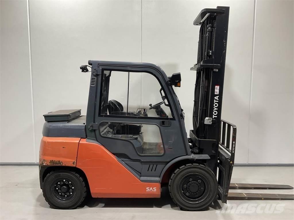 Toyota 40-8FD40N Дизелови камиони