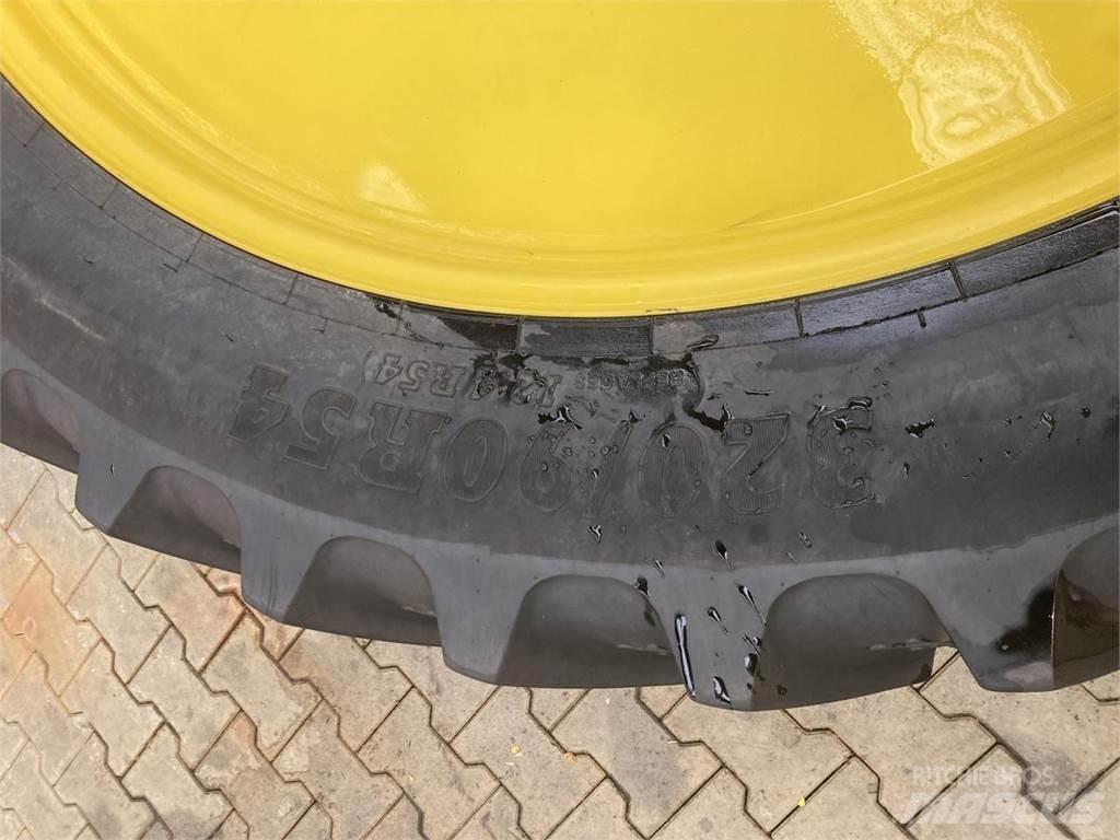 BKT 320/90R54 Колелета/Гуми