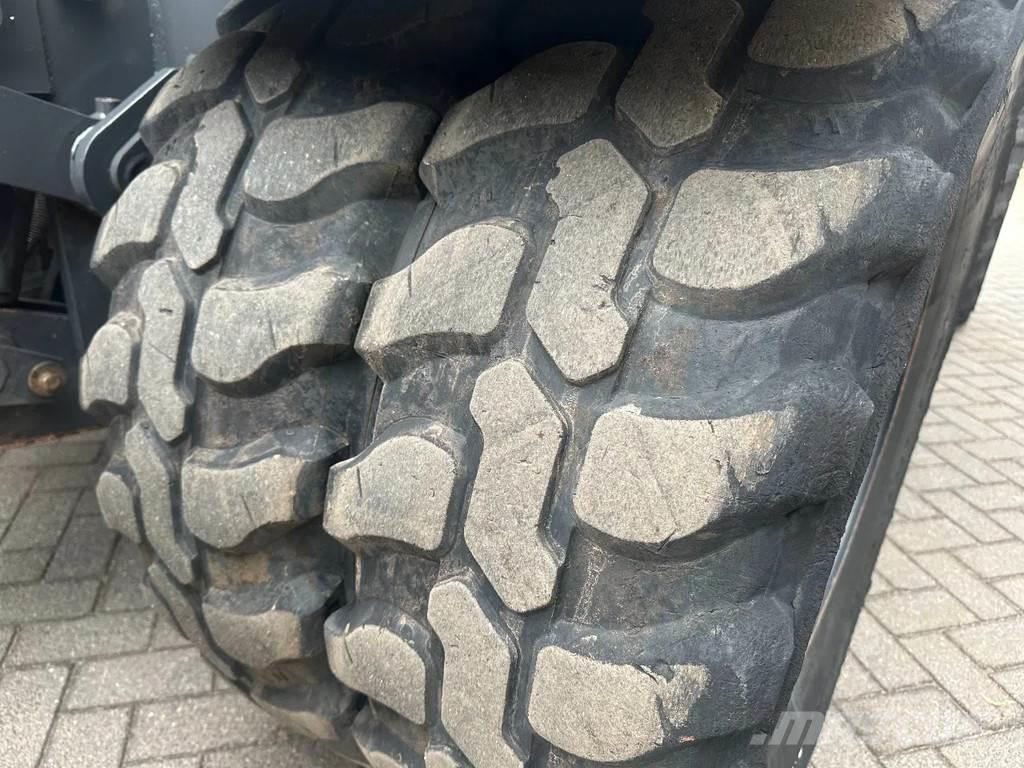 Doosan DX140W-5 Колесни екскаватори