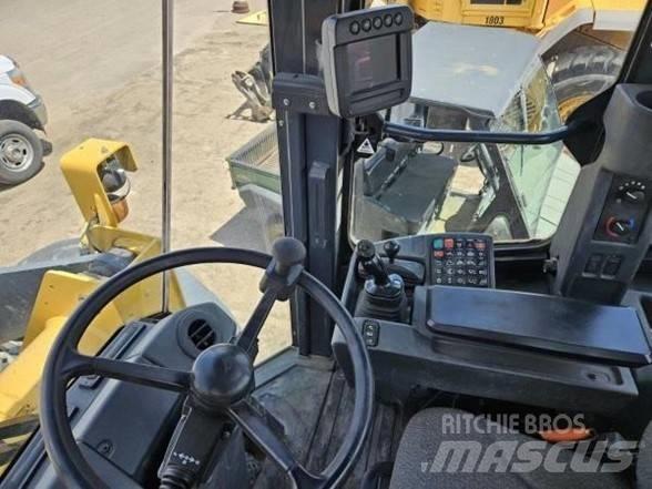 John Deere 544K Колесни товарачи