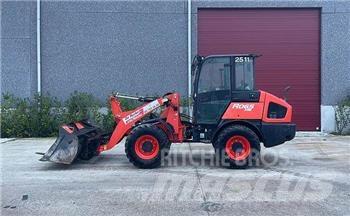 Kubota R065 Колесни товарачи