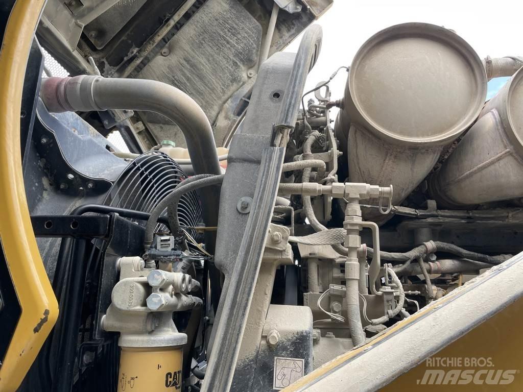CAT 972M Колесни товарачи