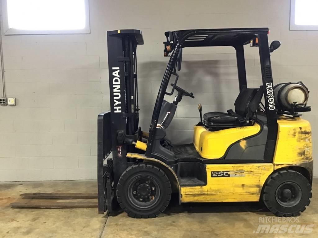 Hyundai 25 L-7 A Вилични кари-повдигачи - други