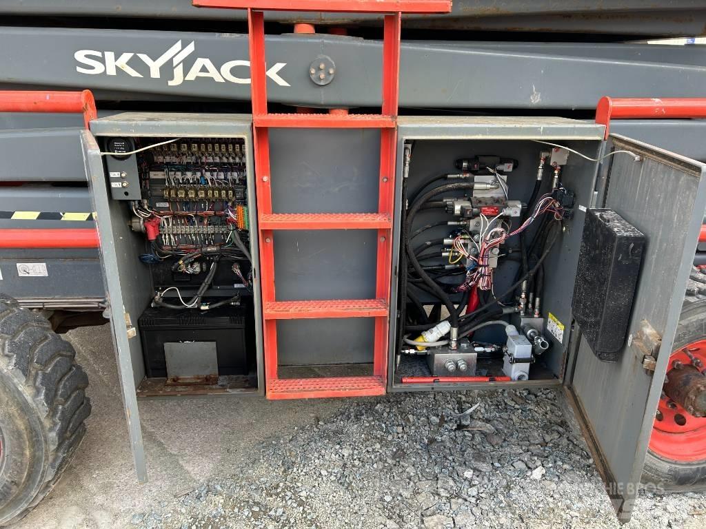 SkyJack SJ 8841 RT Ножични работни платформи