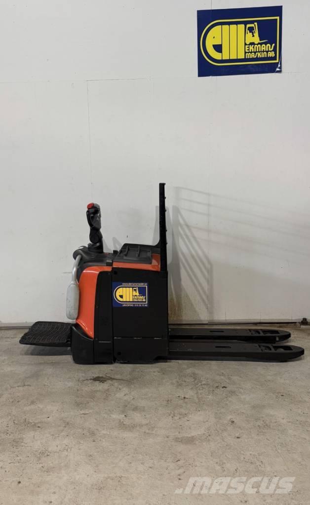 BT truck LPE 220 Транспалетни колички с платформи