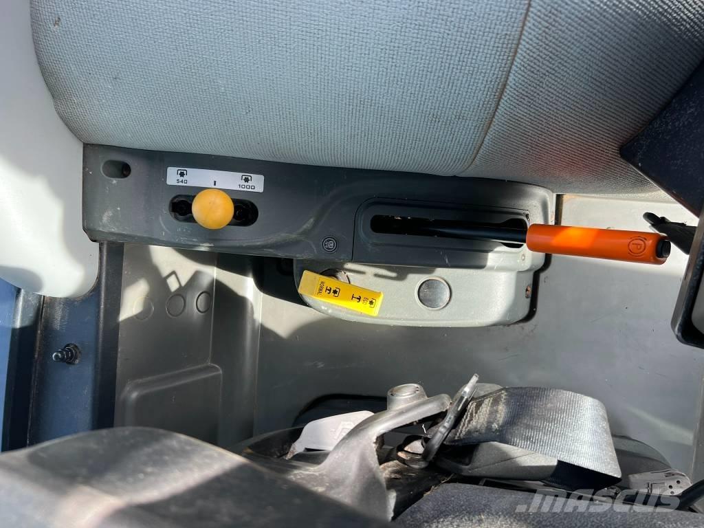 CLAAS Atos 230 Трактори