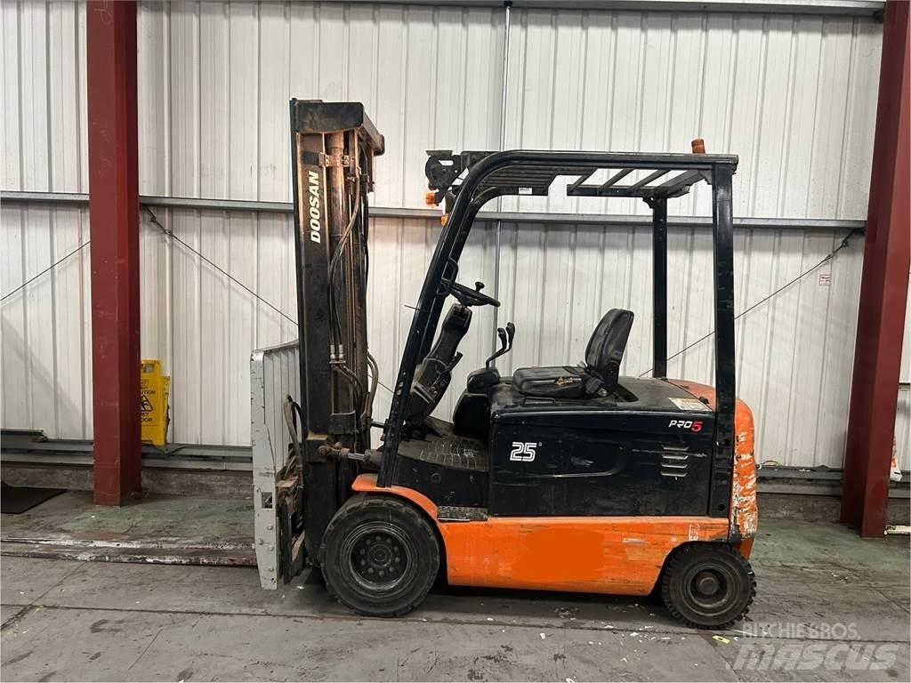 Doosan B25X-5 Електрически вилични кари-повдигачи