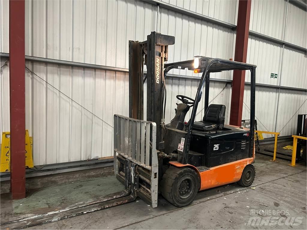 Doosan B25X-5 Електрически вилични кари-повдигачи