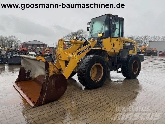 Komatsu WA 200 Колесни товарачи