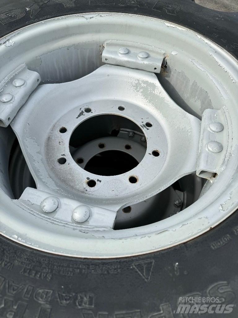 Goodyear 13.6R38 Колелета/Гуми