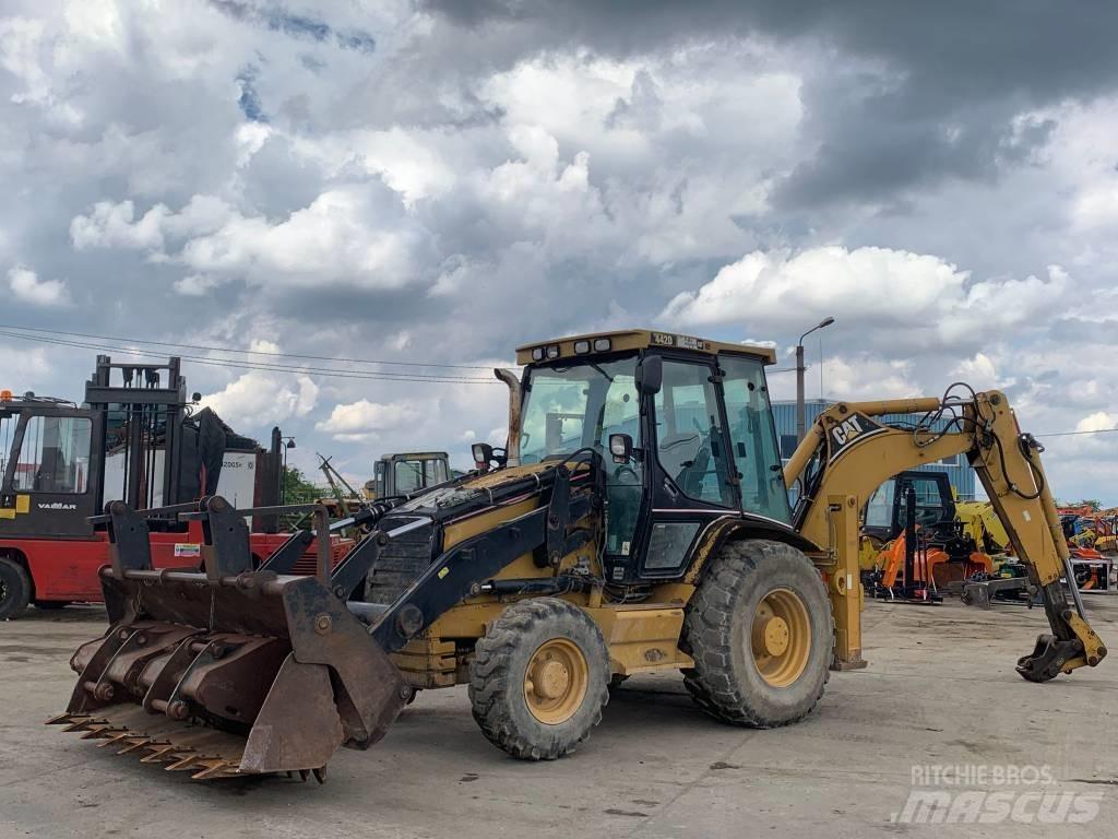 CAT 442 D Товарач със заден ексватор