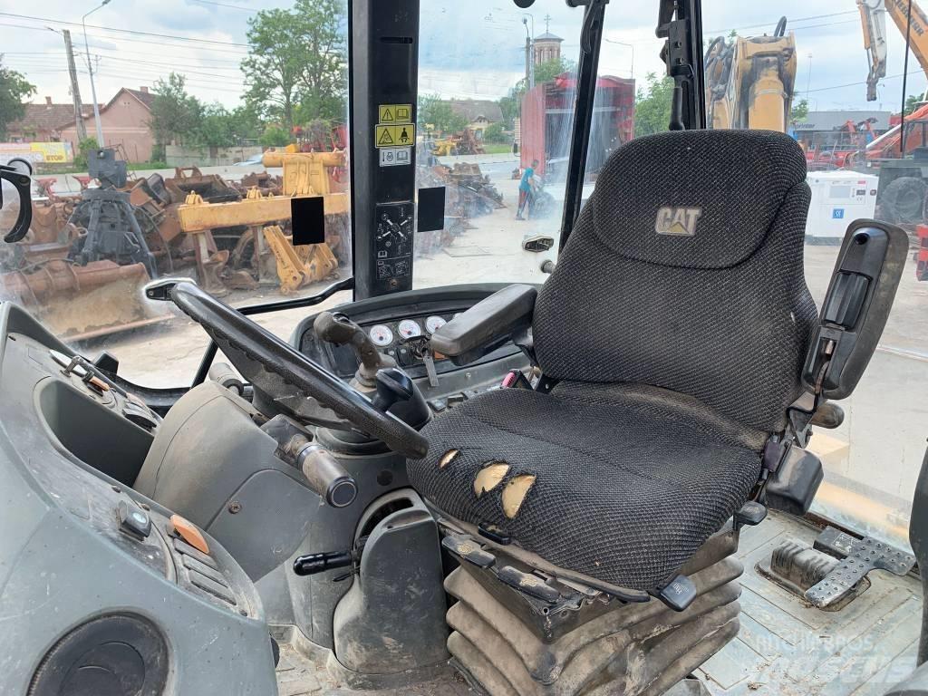 CAT 442 D Товарач със заден ексватор