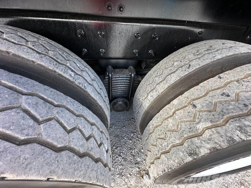 Mack GU713 Комби / вакуум камиони
