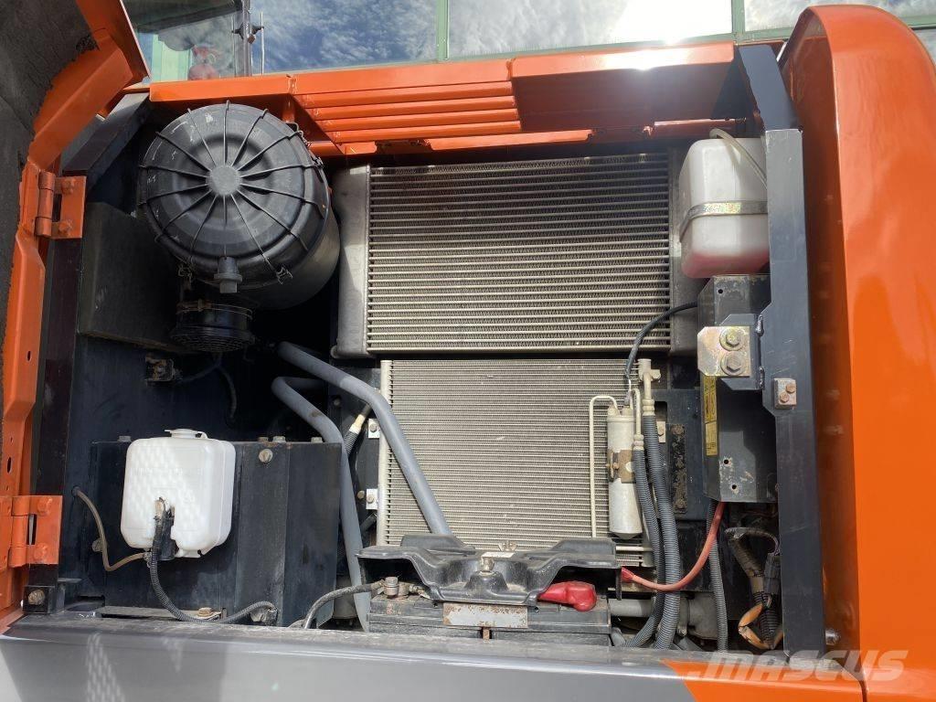 Hitachi ZX 140 W-3 Колесни екскаватори