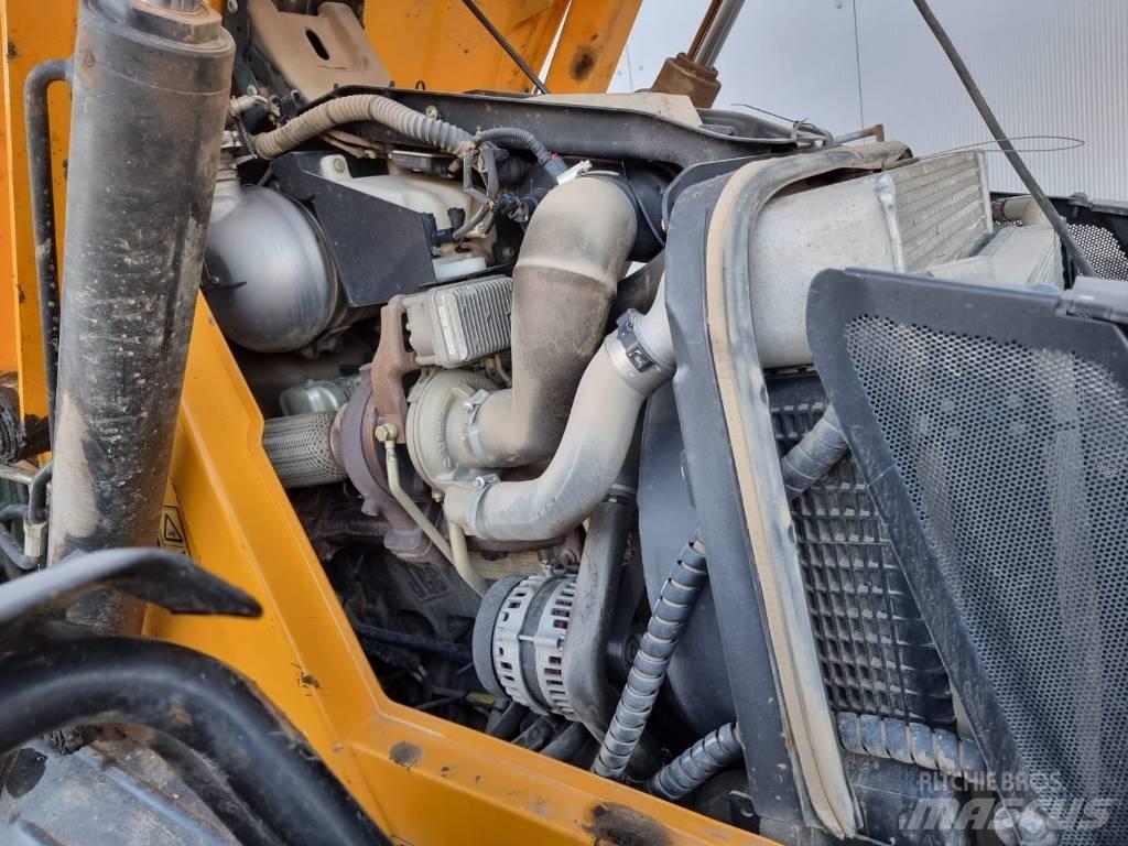 JCB 4 CX Товарач със заден ексватор