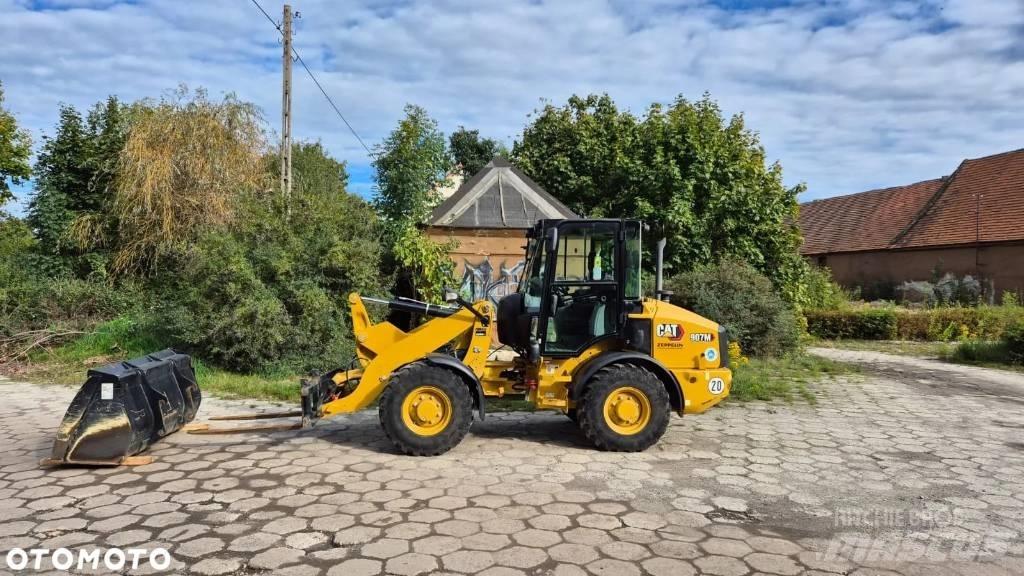 CAT 906 Колесни товарачи