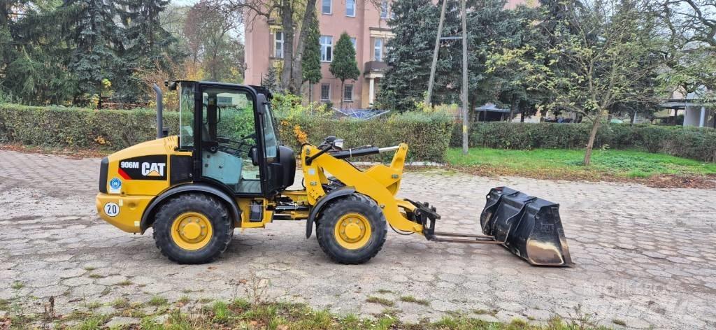 CAT 906 Колесни товарачи