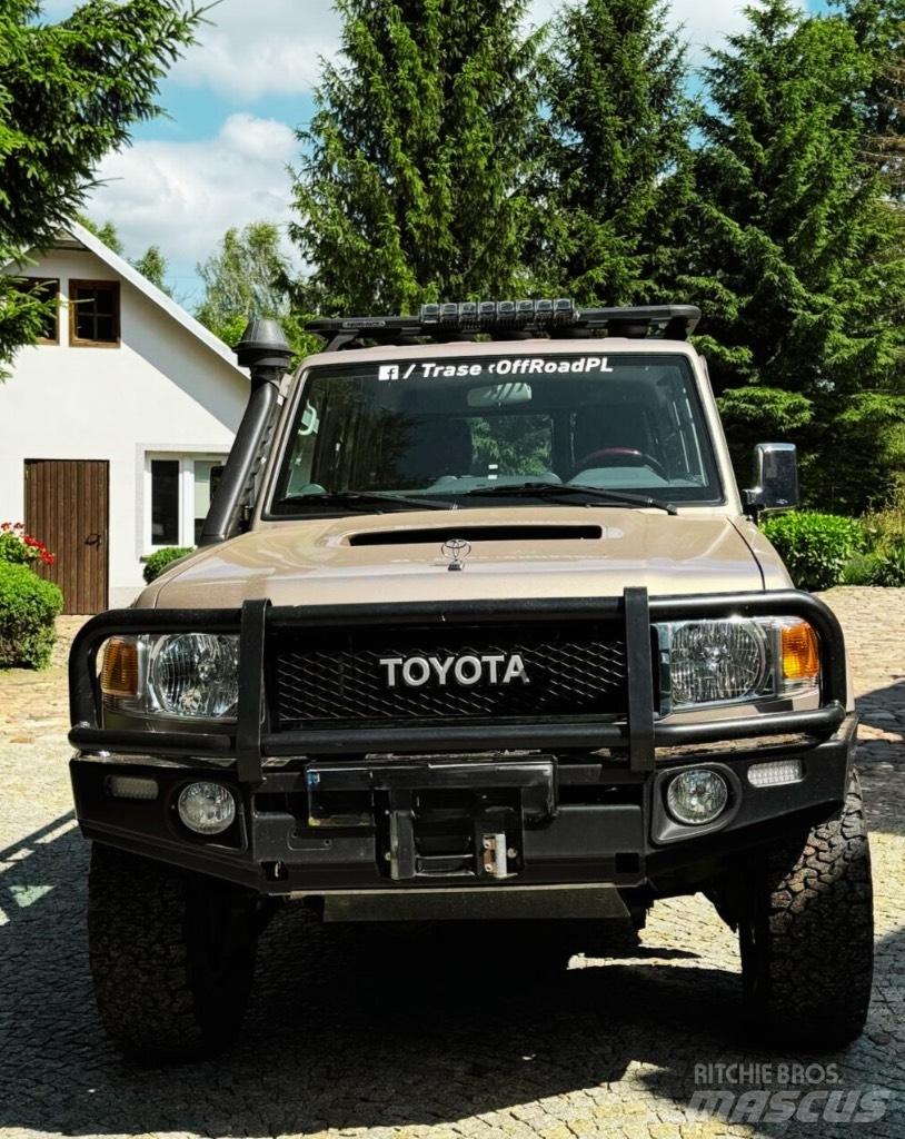 Toyota Landcruiser Високопроходими автомобили
