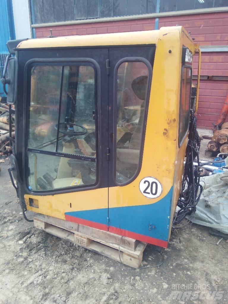 CAT M 320 Кабина