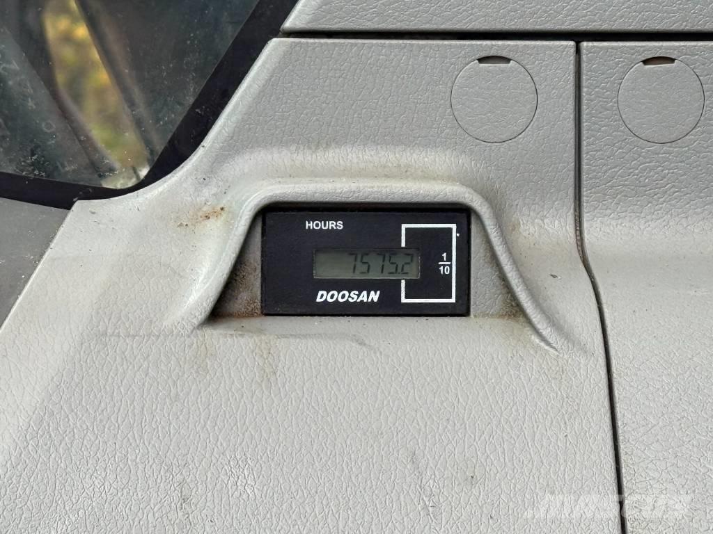 Doosan DX 300 LC Верижен екскаватор