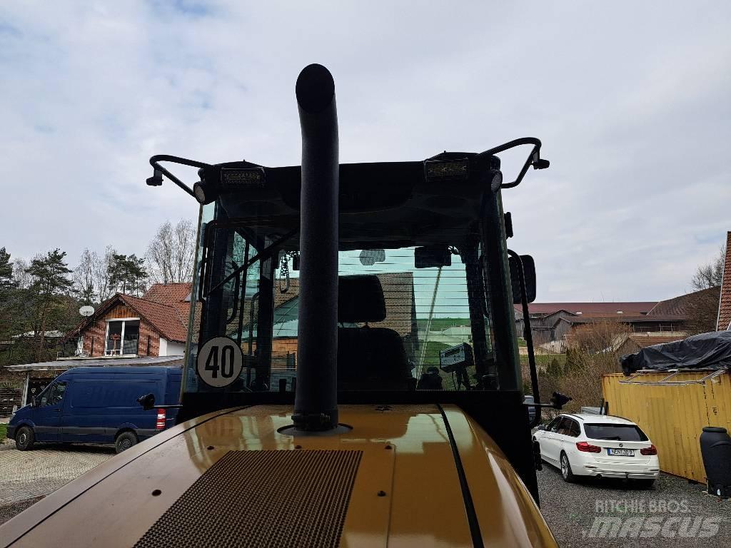 CAT 910 Колесни товарачи