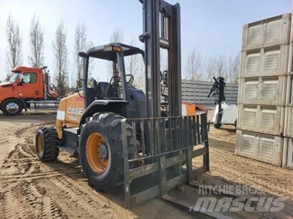 CASE 586H Камиони за херавни местности
