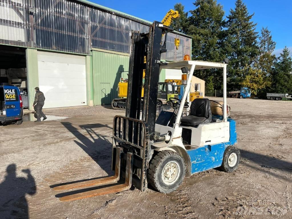 Mitsubishi FG20 Камиони с АГУ