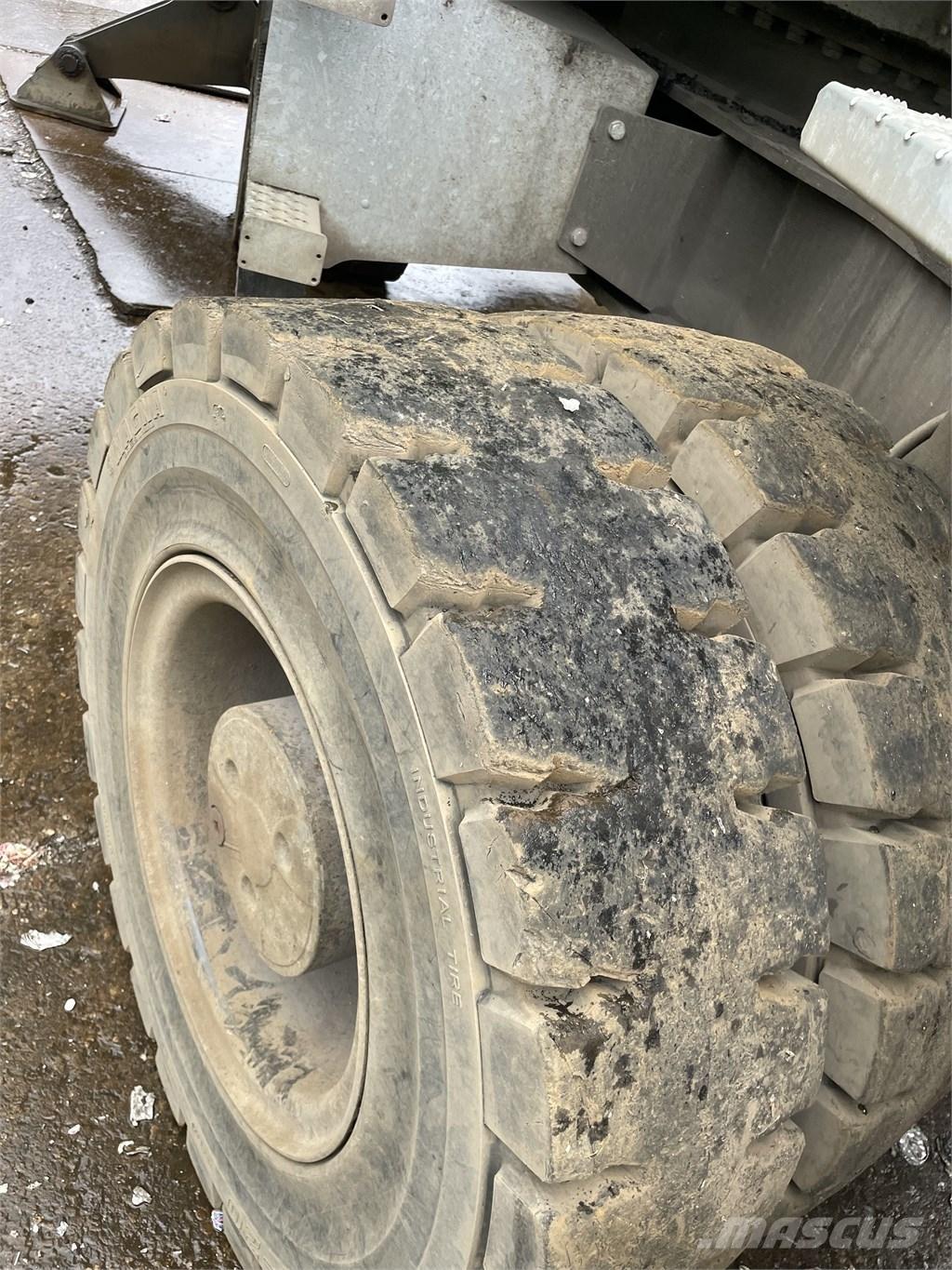 Sennebogen 830 E Обработка на материали - други