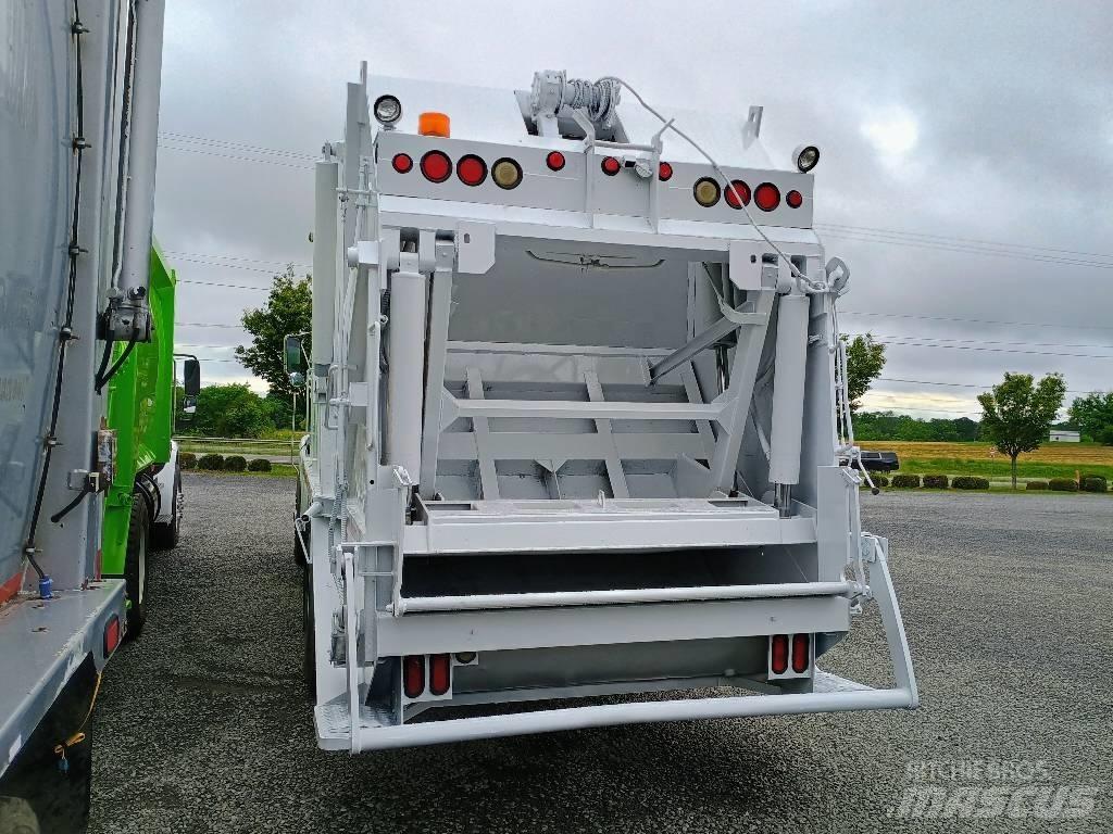 Sterling L7500 Камиони за отпадъци
