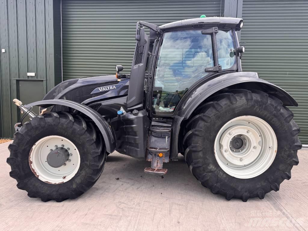 Valtra T 235 Direct Трактори