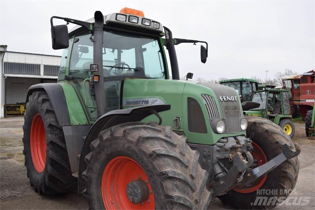 Fendt 716 Vario Трактори