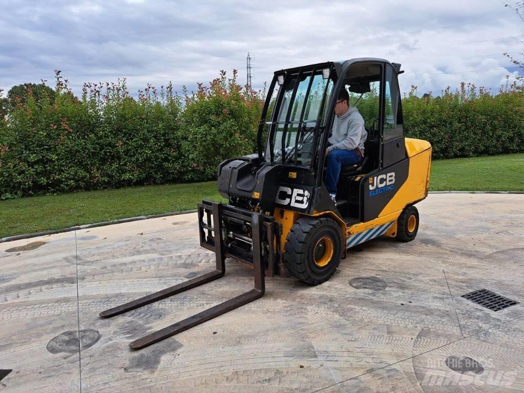 JCB TLT 30-19E Ретрак/ Високоповдигач с изместване на вилката напред