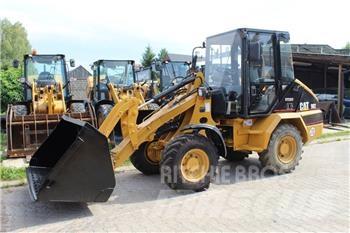 CAT 902 Колесни товарачи