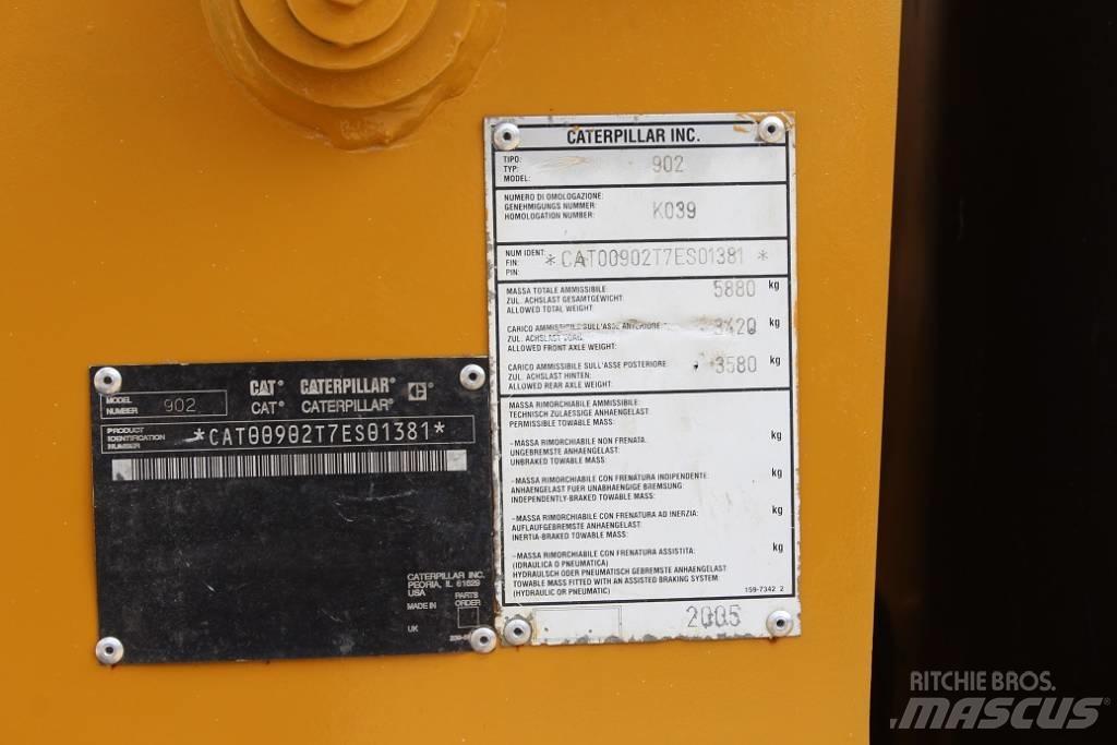 CAT 902 Колесни товарачи