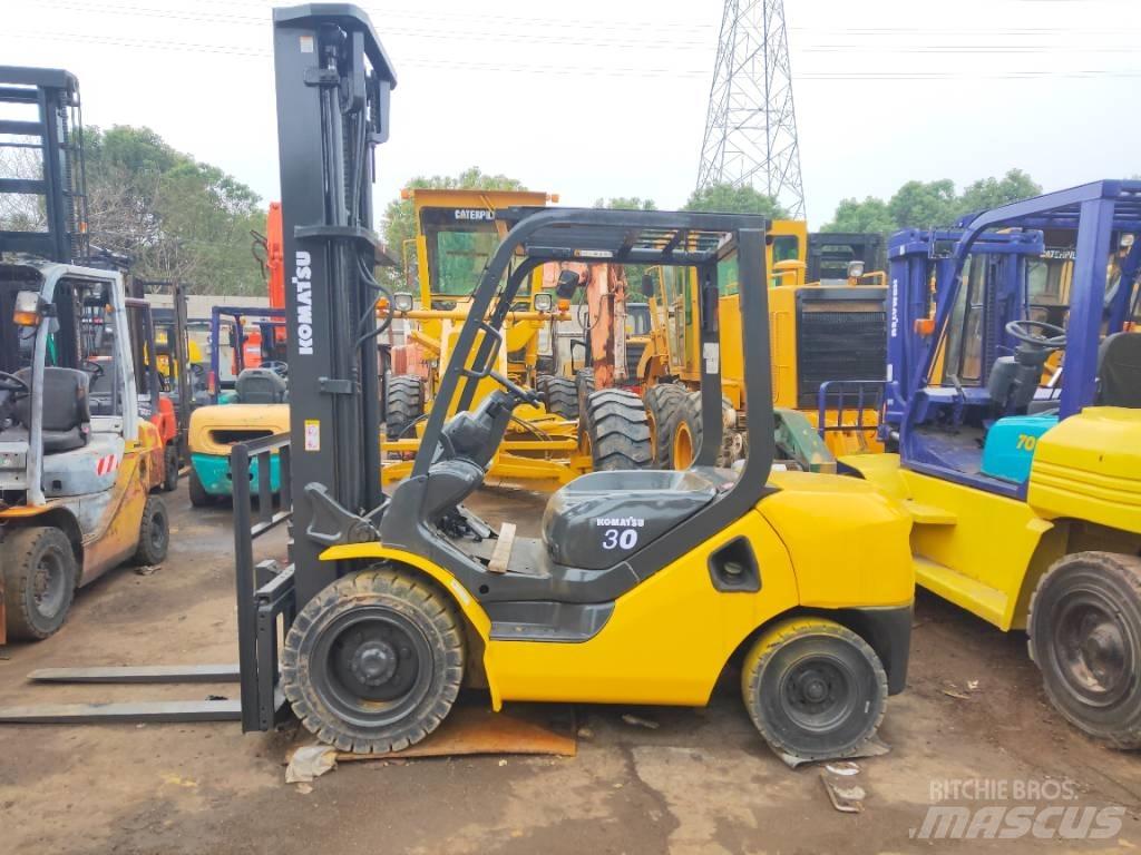 Komatsu FD 30 T-17 Дизелови камиони