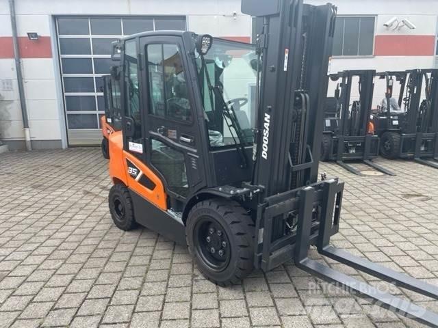 Doosan D35C-9 Дизелови камиони